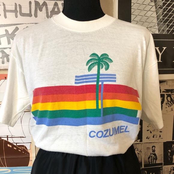 Vintage Tops - Vintage 80’s single stitch rainbow Cozumel T shirt